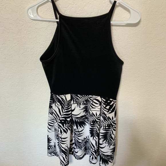Black and white women’s dress, “like new” - Picture 4 of 5